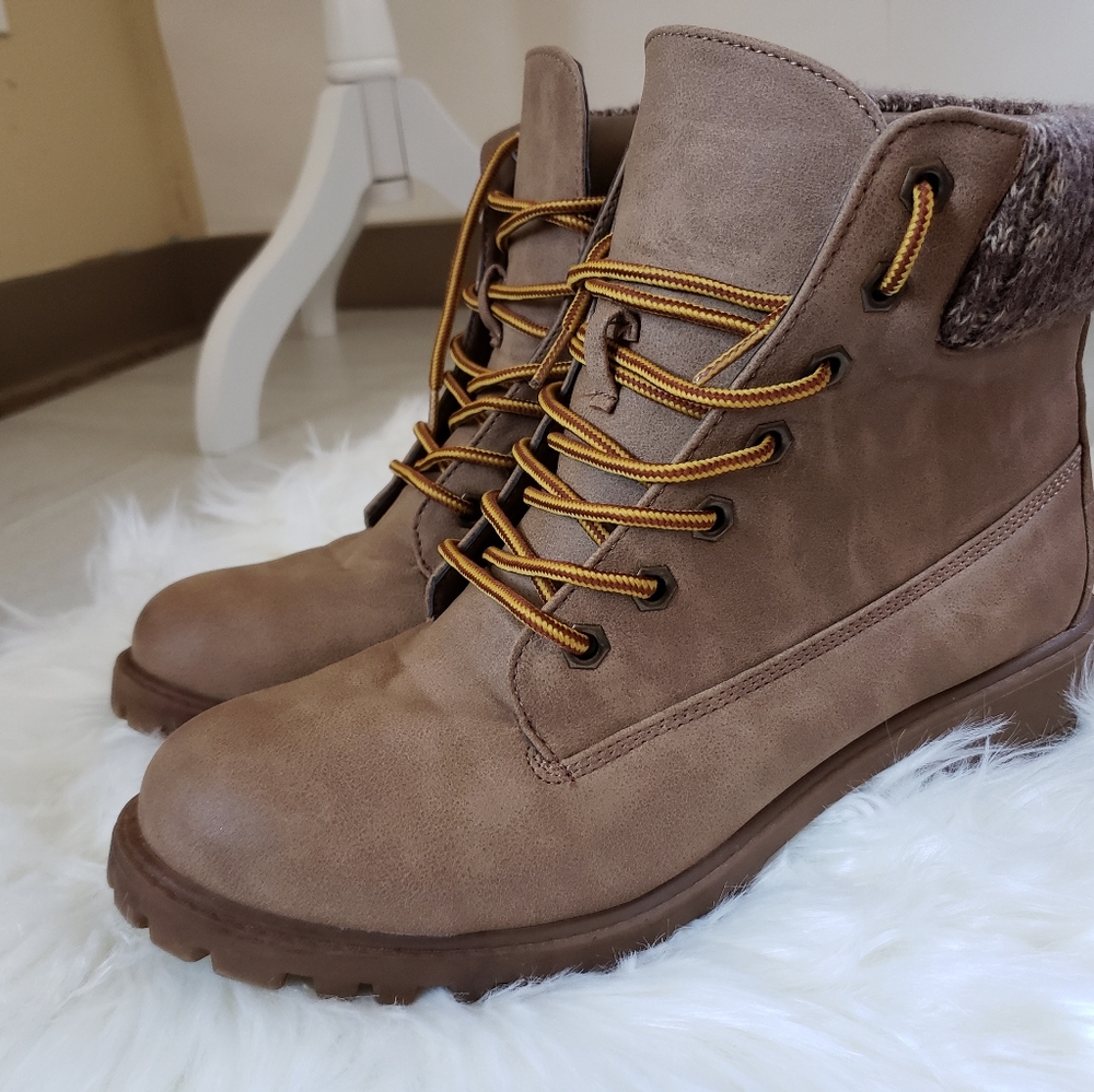 Women's Hiker Style Boots Size 10M